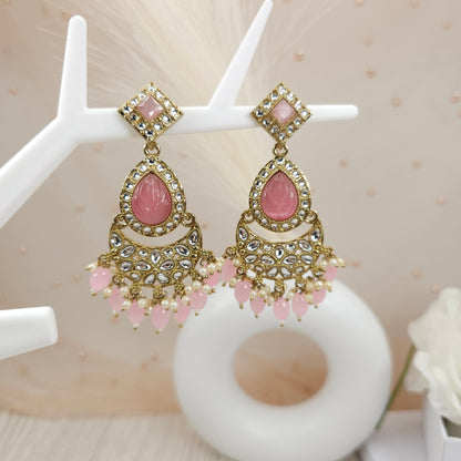 a gold earrings