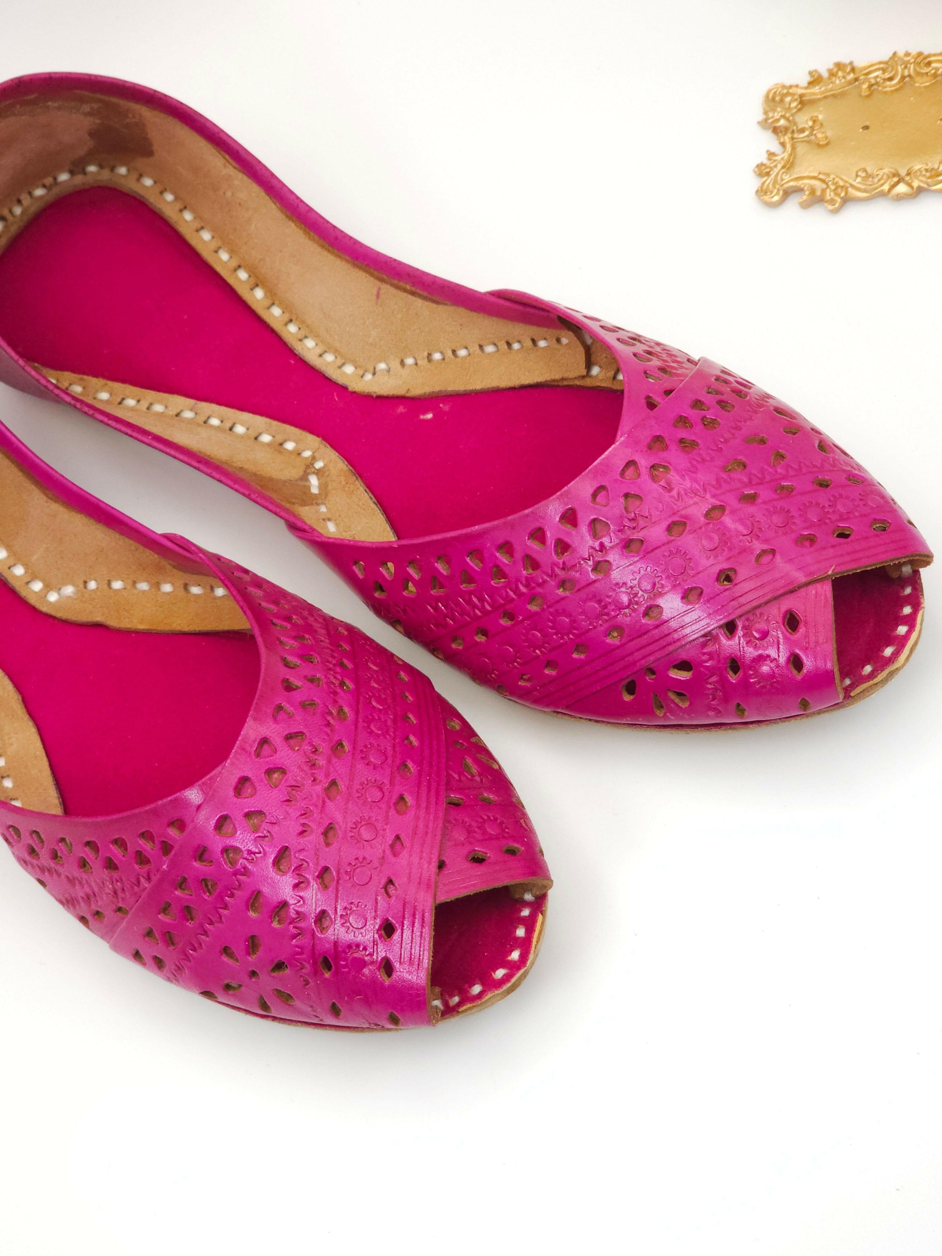 fancy fab Jewels juttis Sumbul - Hot Pink laser cut Leatherett Jutti