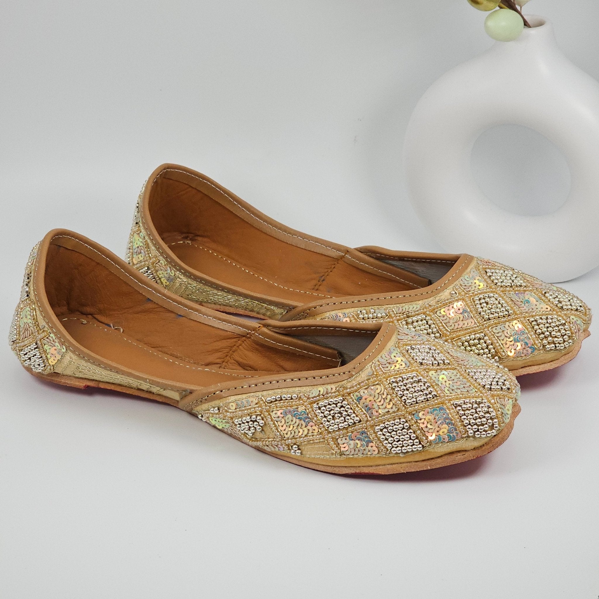 Jugmug Gold Embelised Bridal Juttis - Fancy Fab Jewels