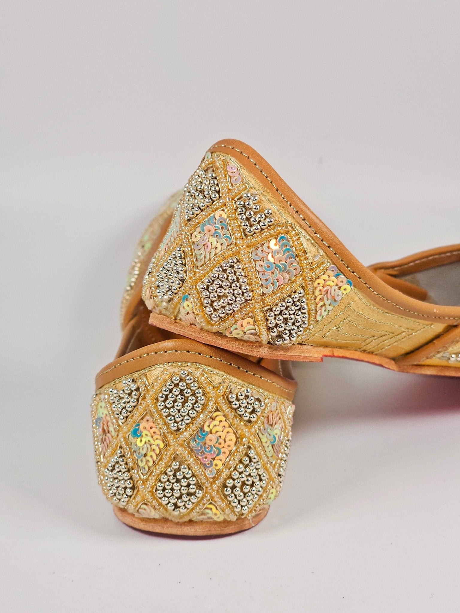 Jugmug Gold Embelised Bridal Juttis - Fancy Fab Jewels