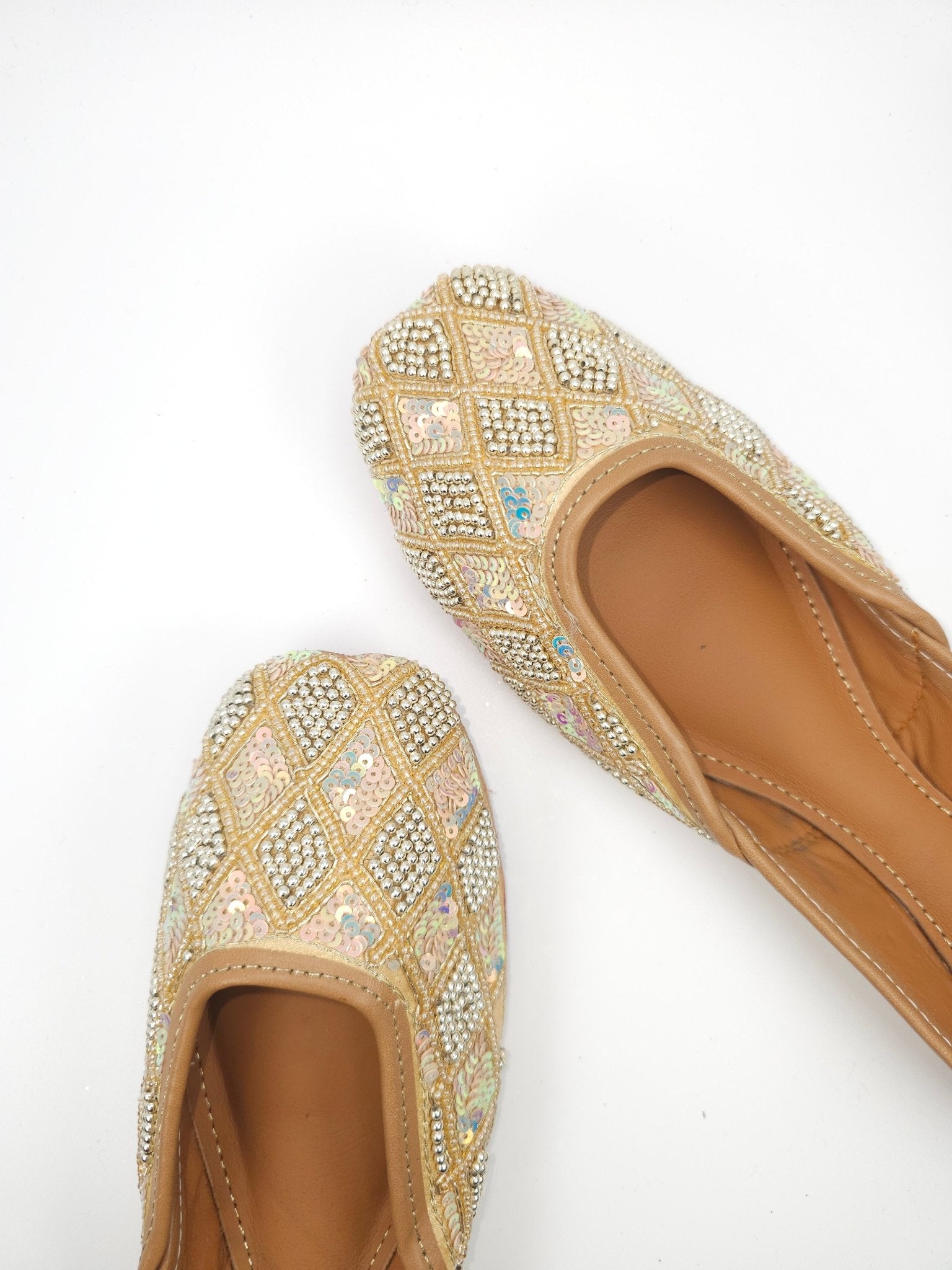 Jugmug Gold Embelised Bridal Juttis - Fancy Fab Jewels