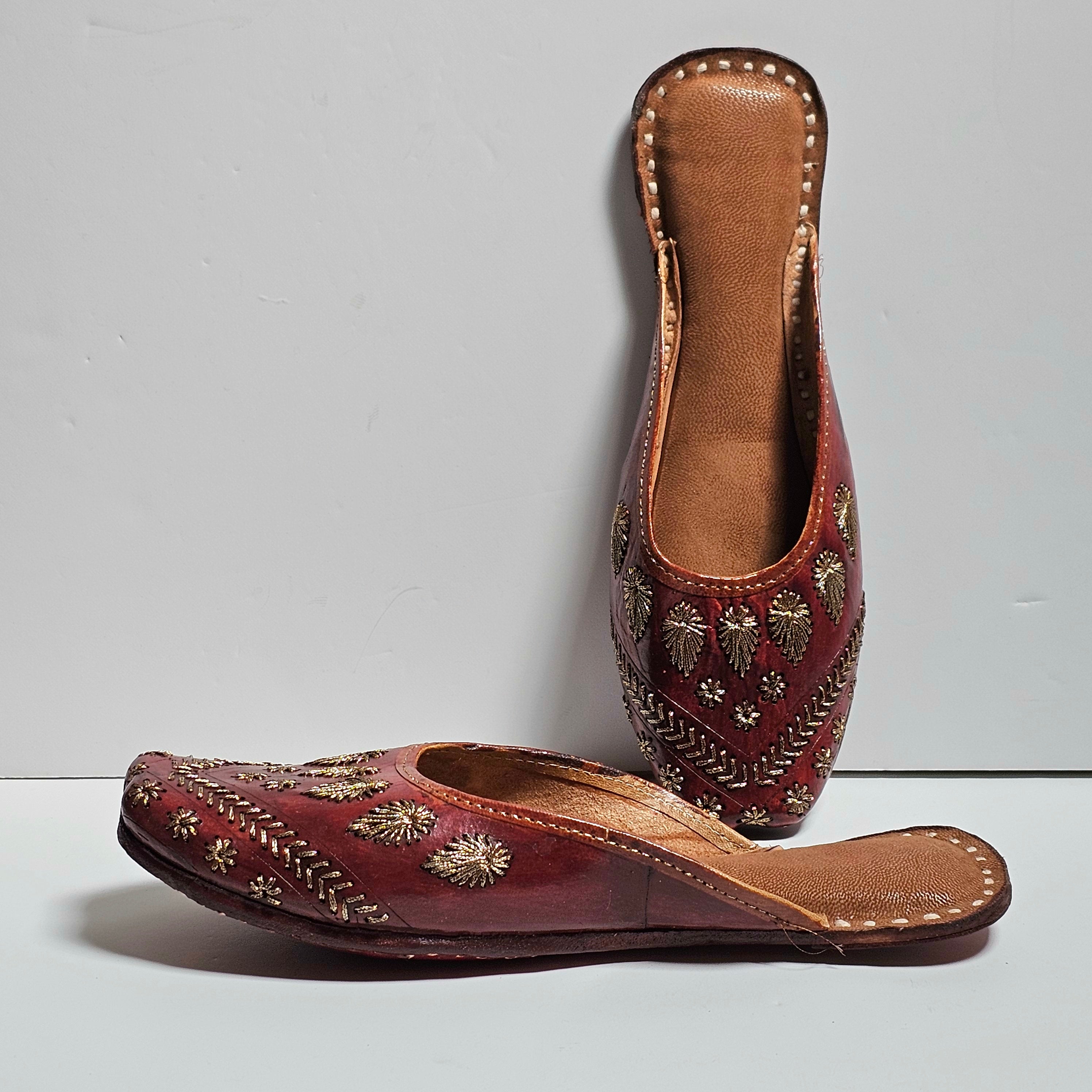 Women's Handmade Embroidered Brown Leather Punjabi Juttis.