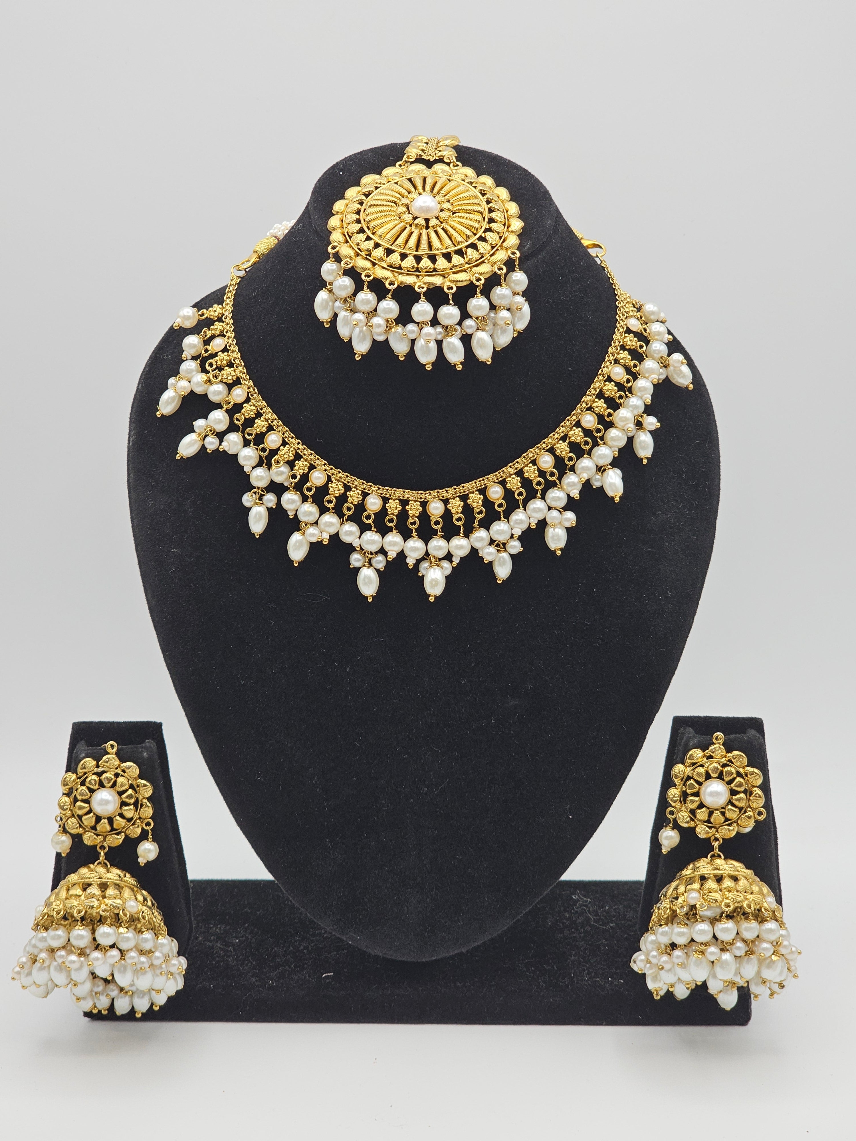 Farhaa Choker Necklace Set