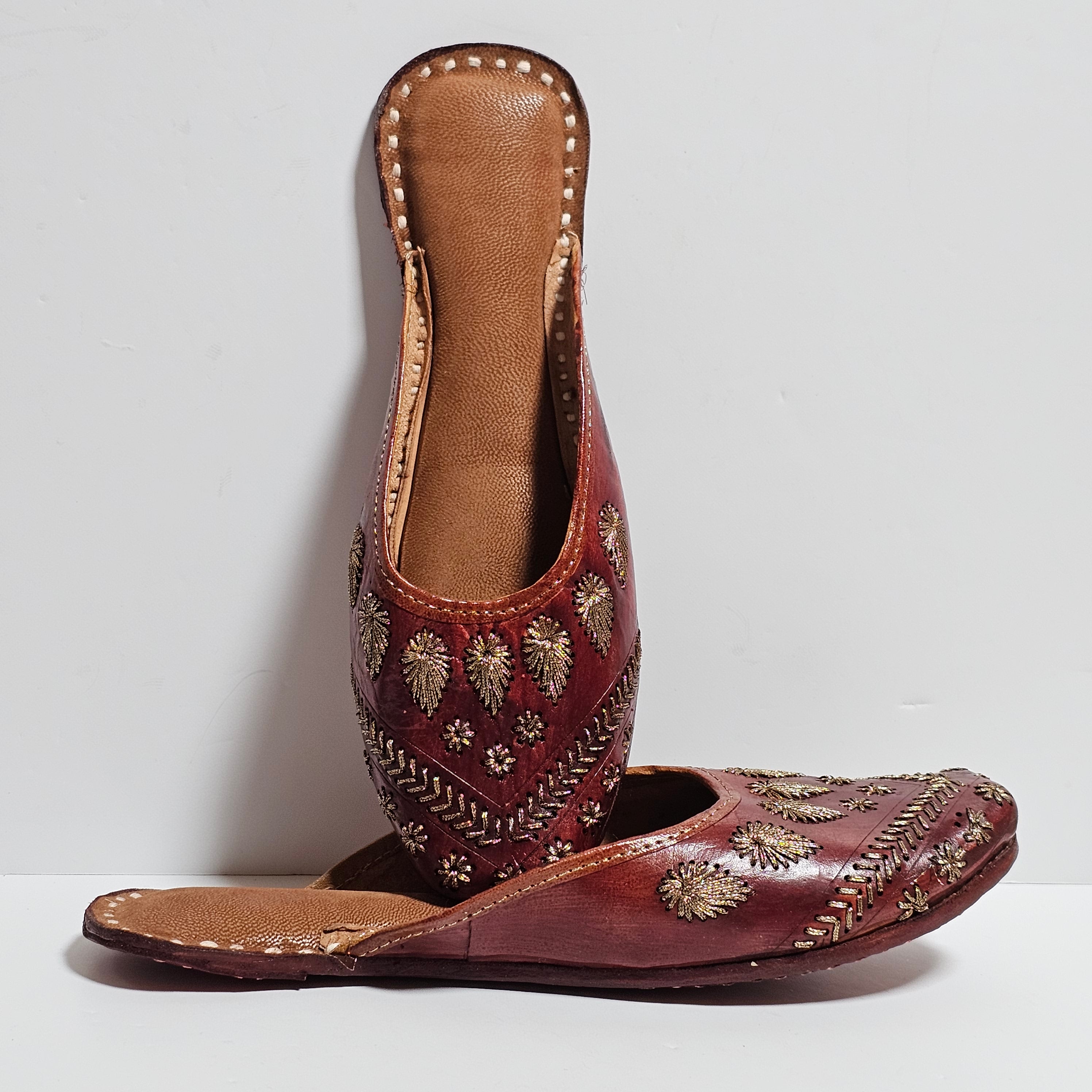 Women's Handmade Embroidered Brown Leather Punjabi Juttis.